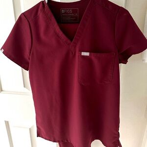 Figs maroon scrub set